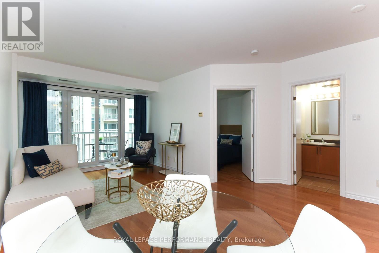 1107 - 234 Rideau Street
