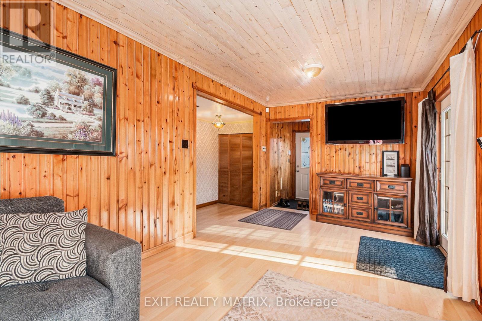 3498 Sarsfield Road