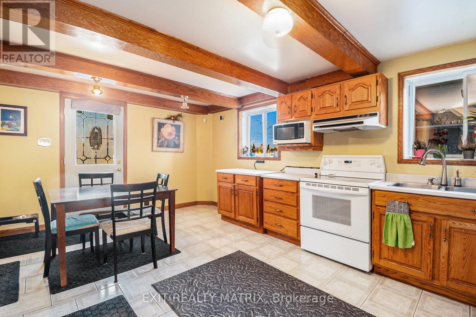 3498 Sarsfield Road