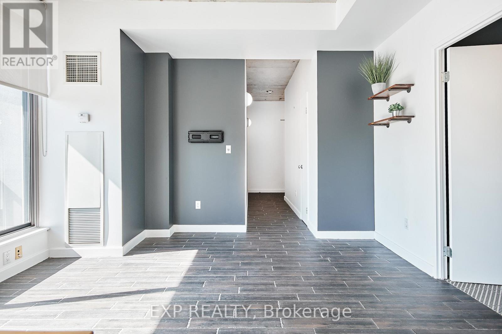 606 - 180 York Street
