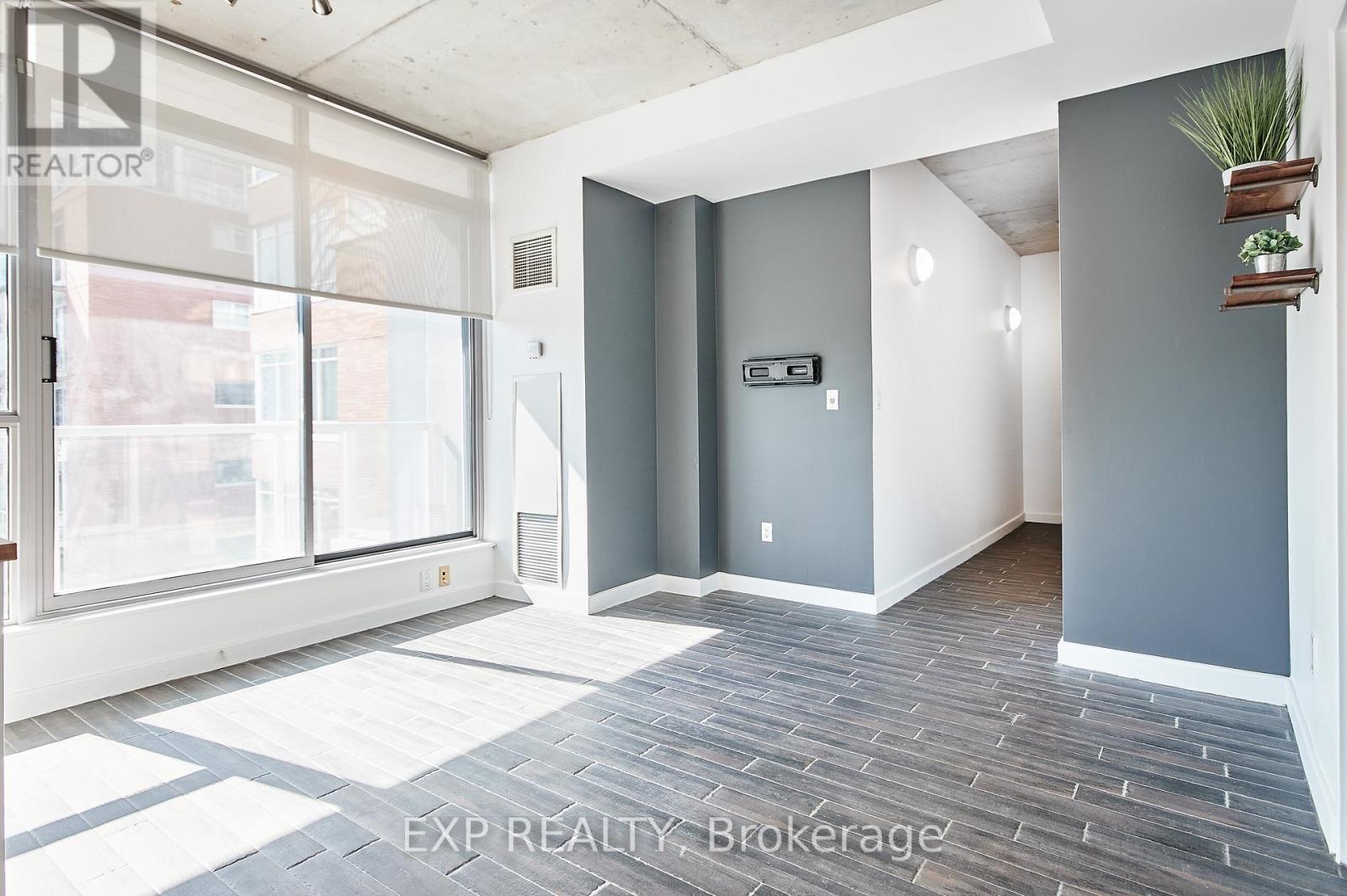 606 - 180 York Street