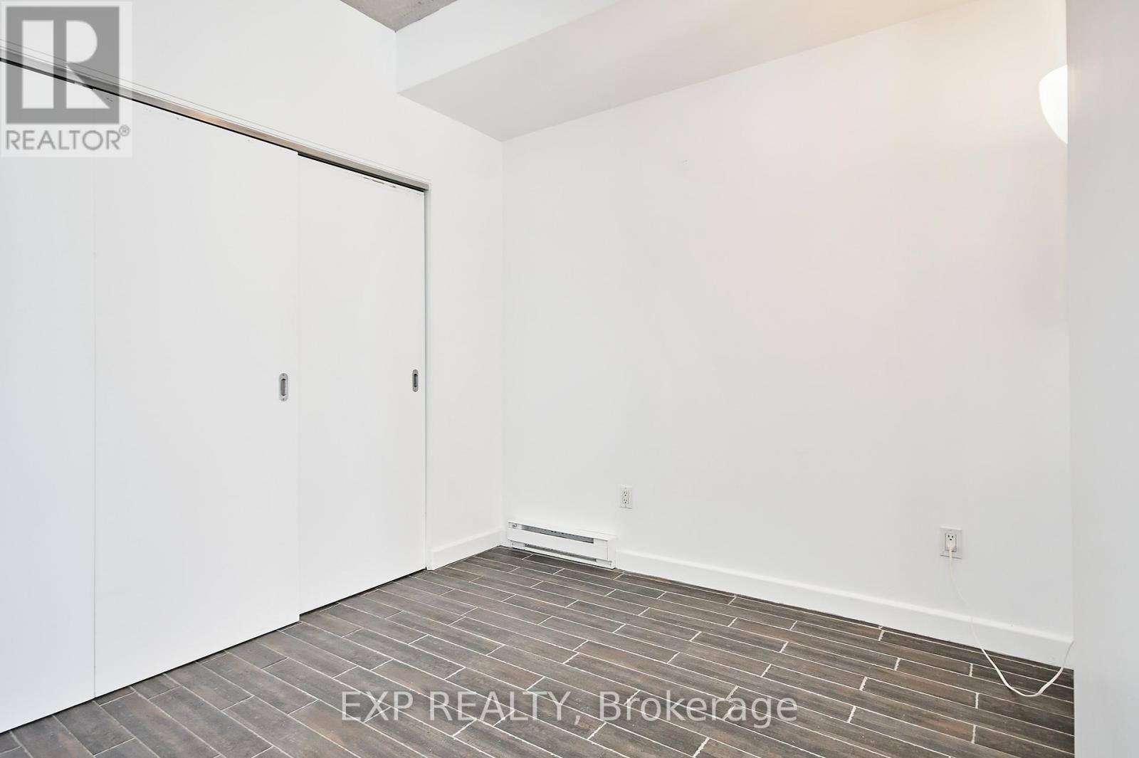 606 - 180 York Street