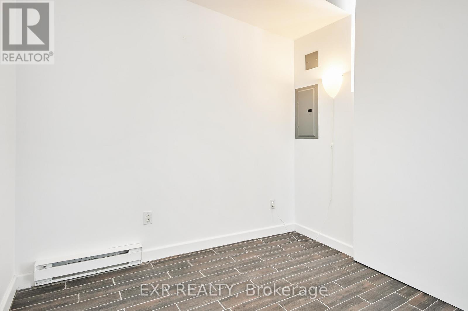 606 - 180 York Street