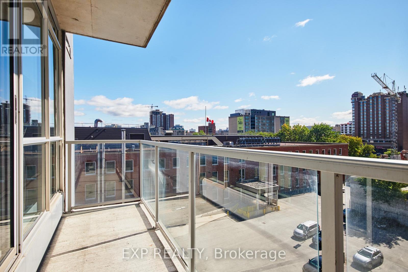 606 - 180 York Street