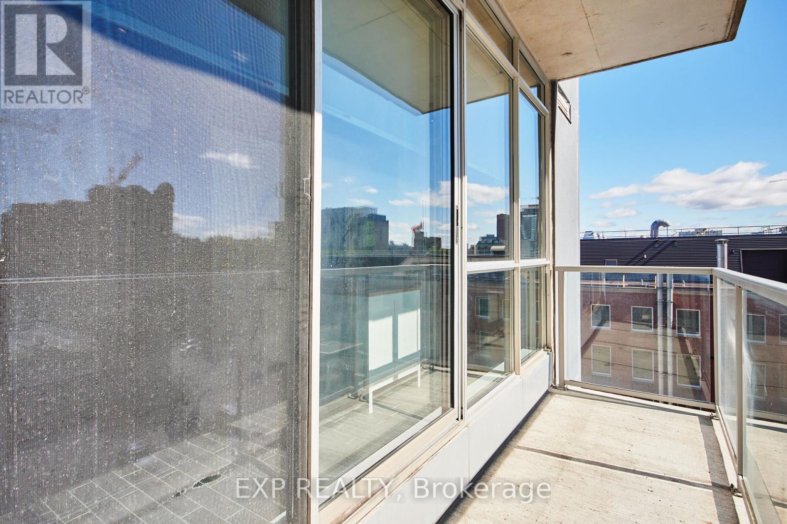 606 - 180 York Street