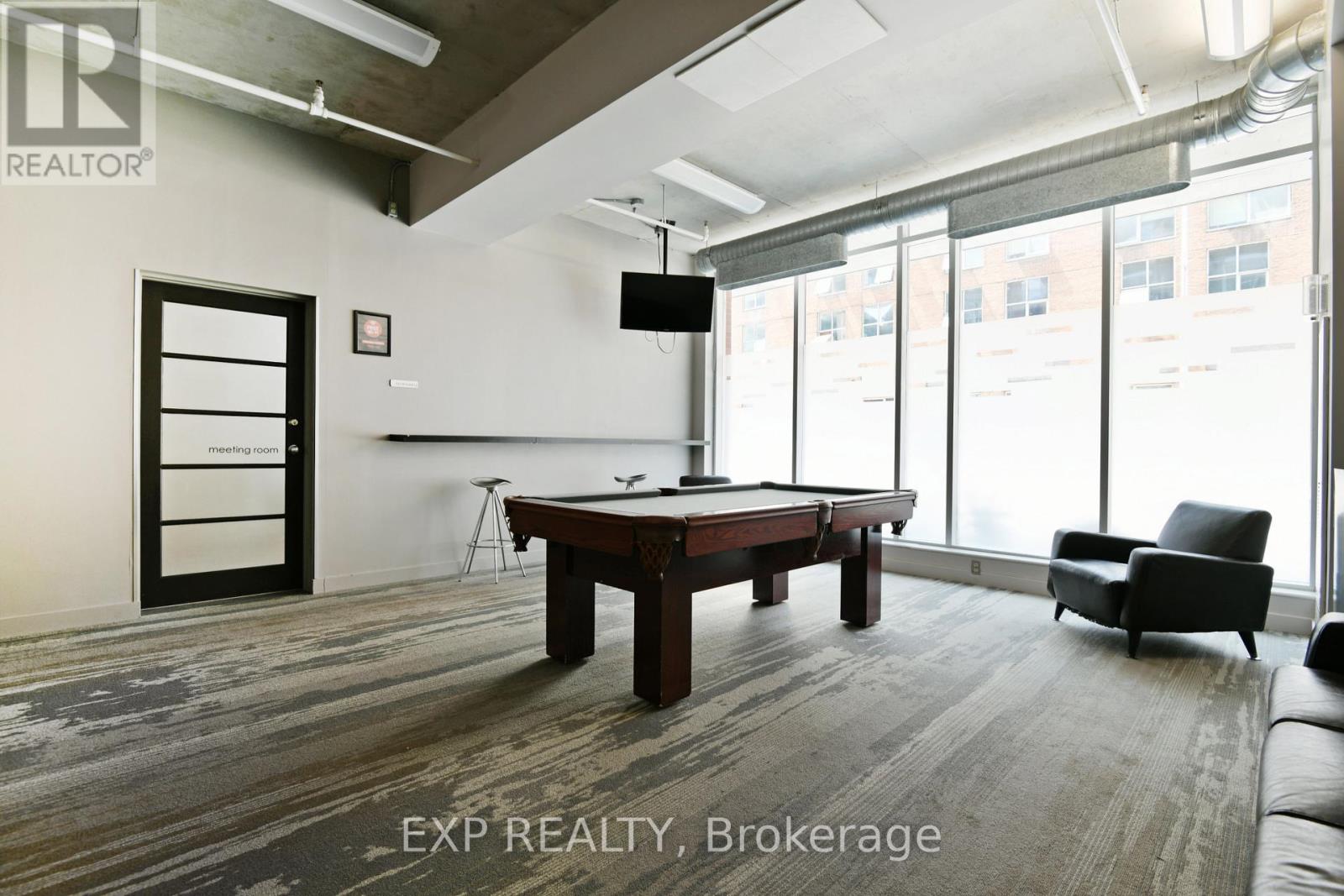606 - 180 York Street