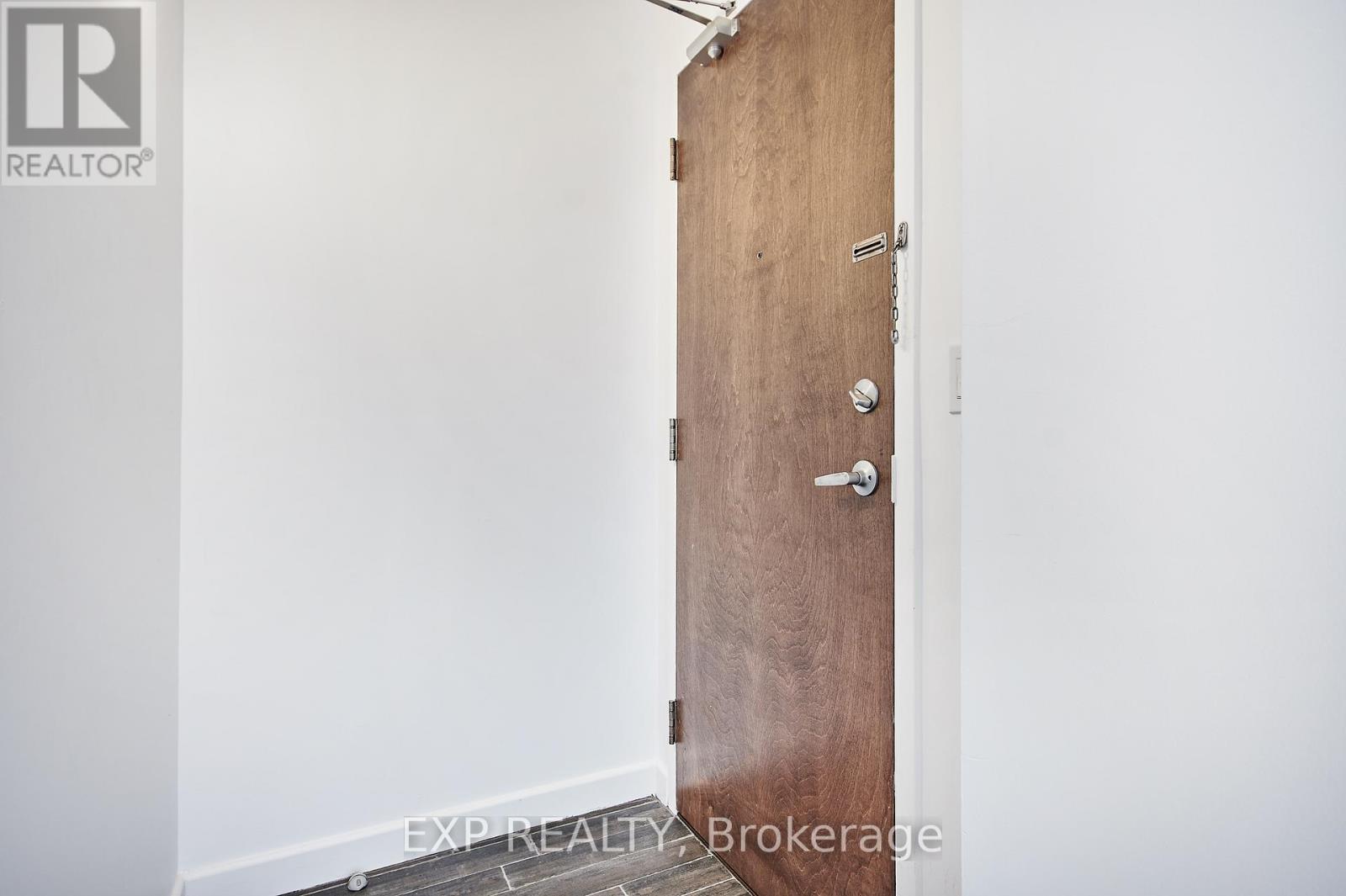 606 - 180 York Street