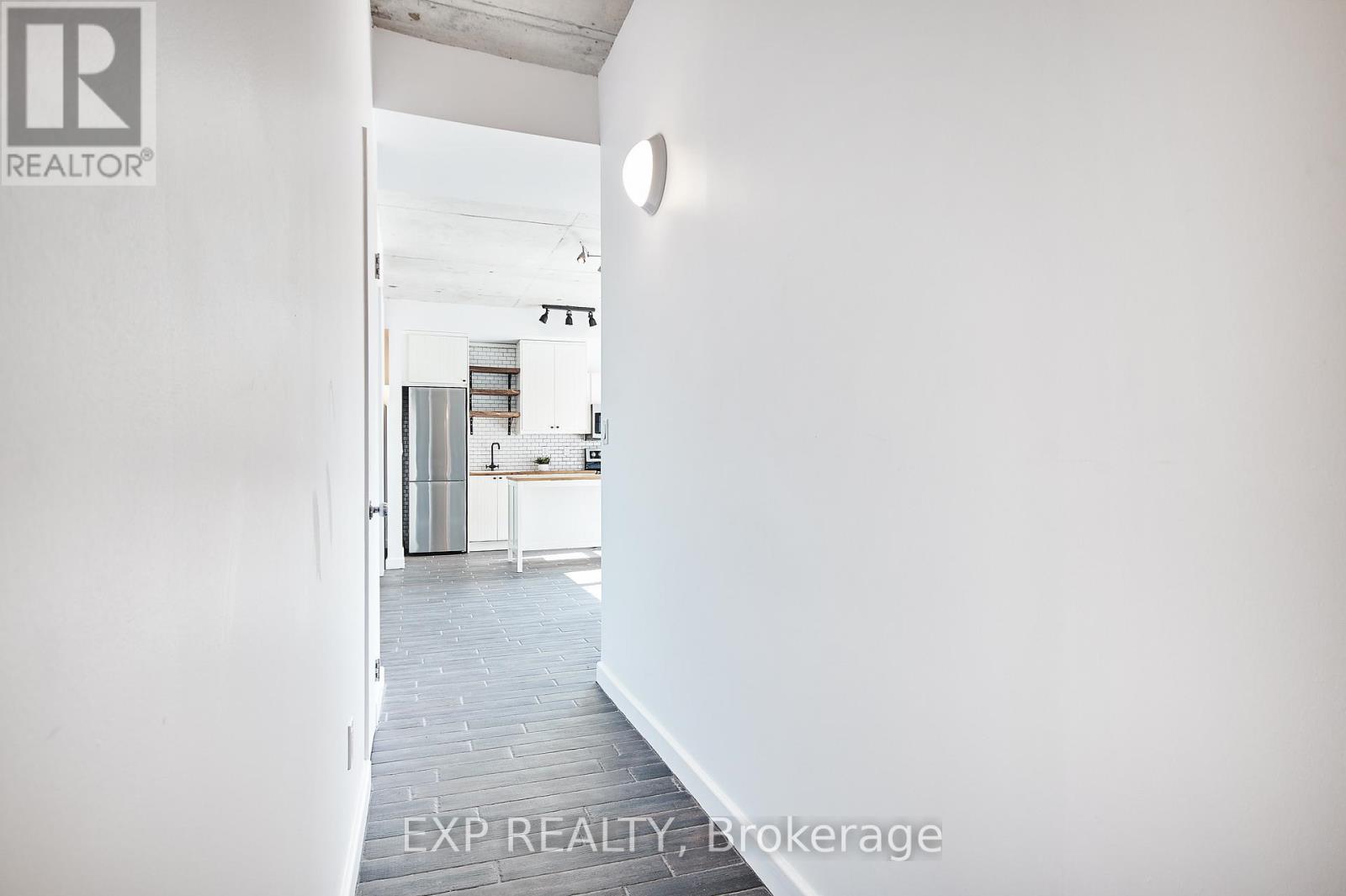 606 - 180 York Street