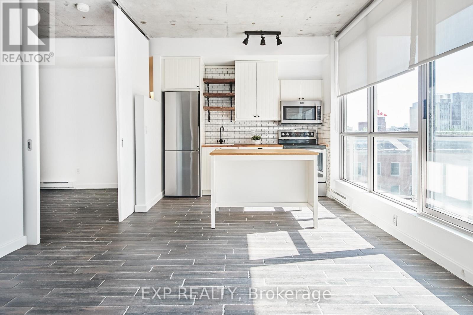 606 - 180 York Street