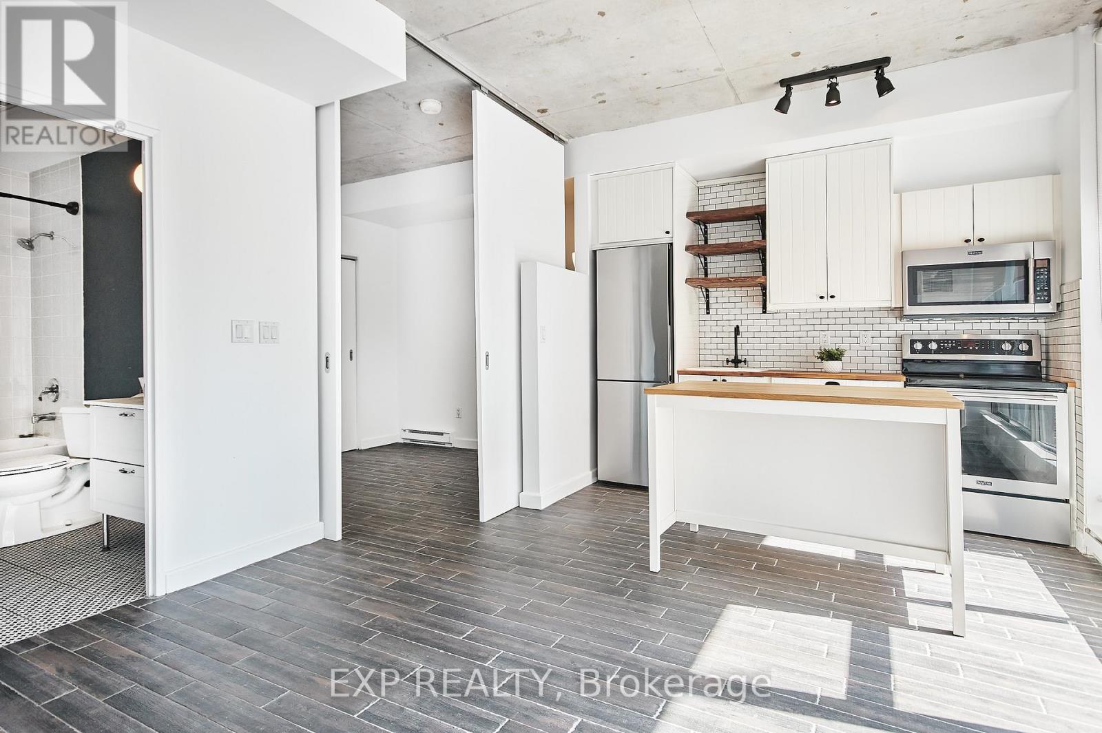 606 - 180 York Street