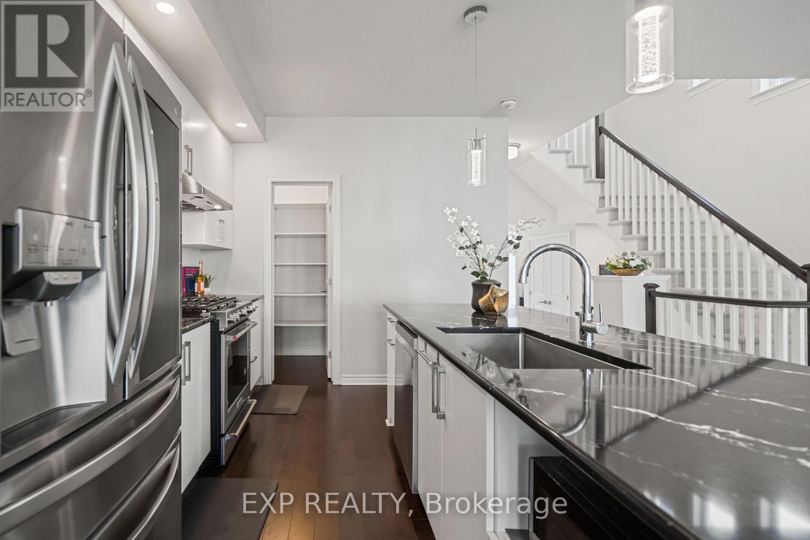 512 Edenwylde Drive E