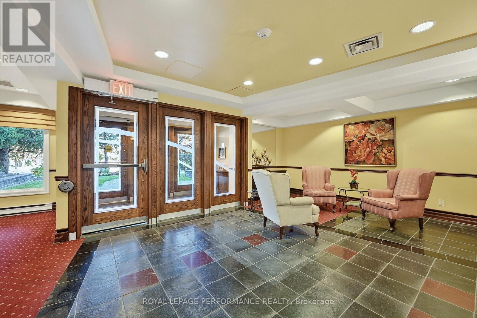 203 - 120 Darlington Private