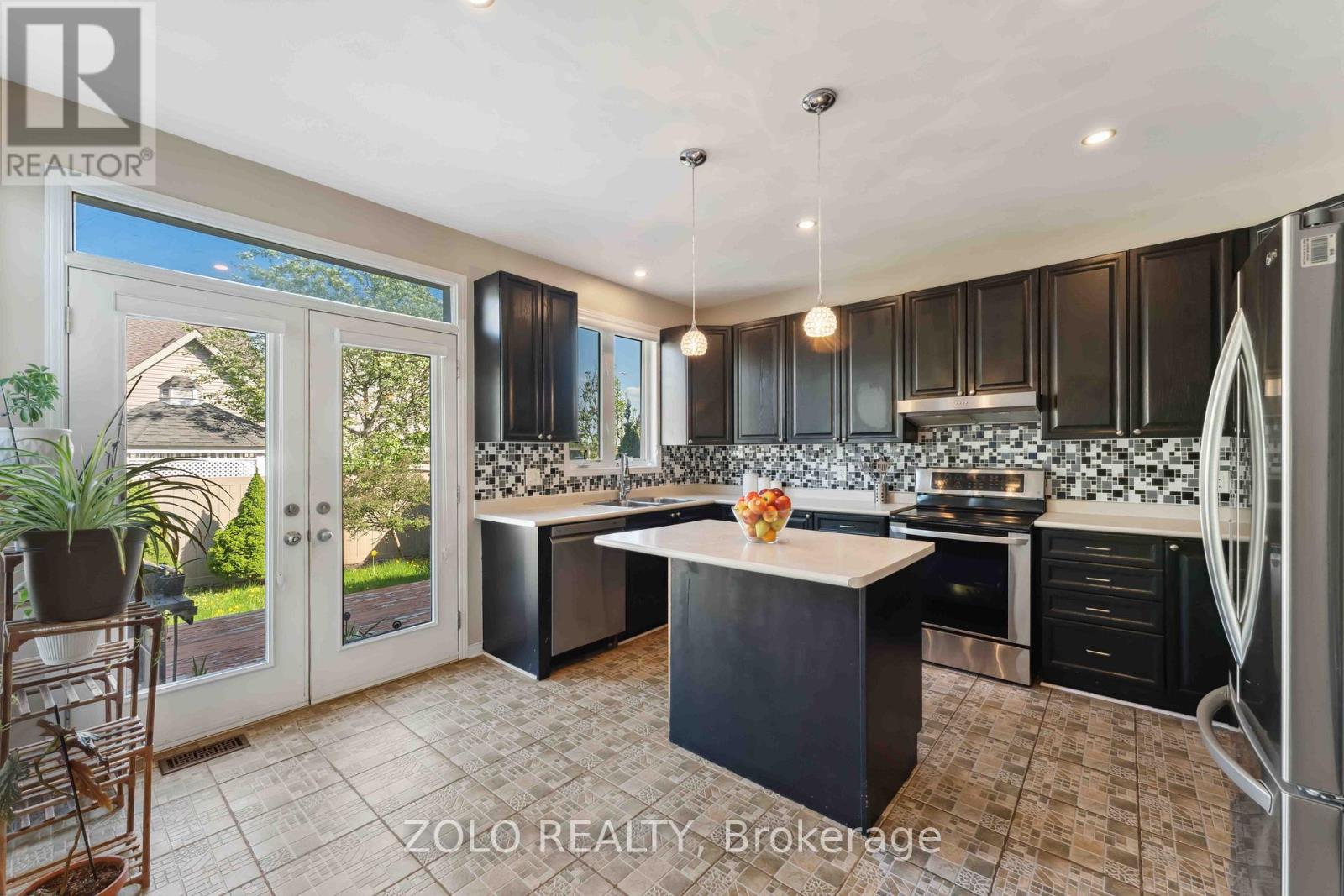 2421 Glandriel Crescent