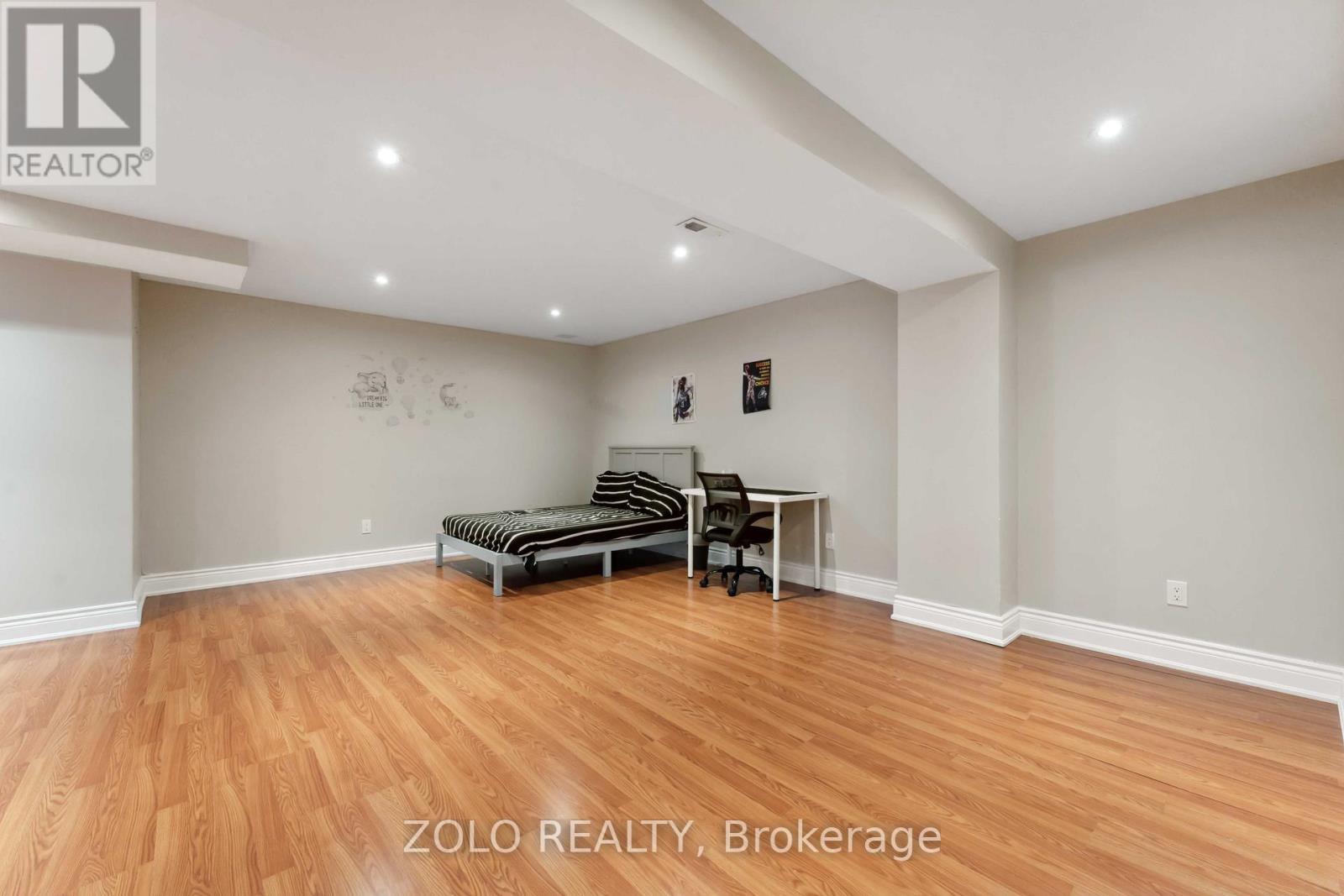 2421 Glandriel Crescent
