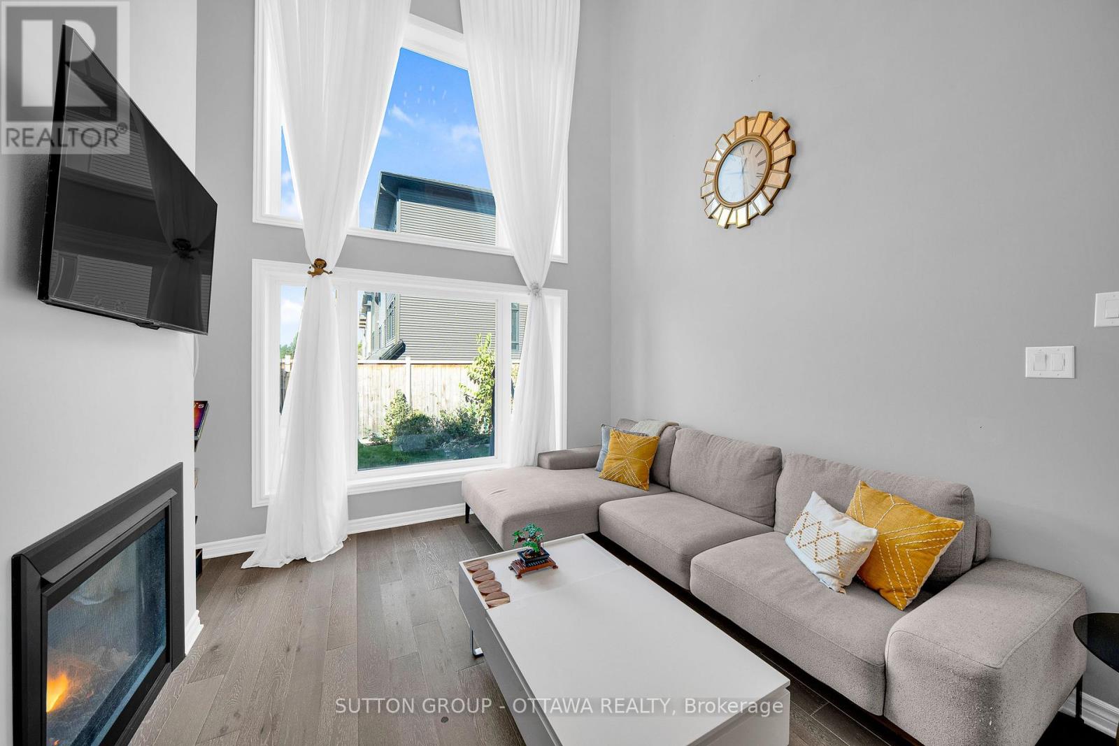 776 Carnelian Crescent