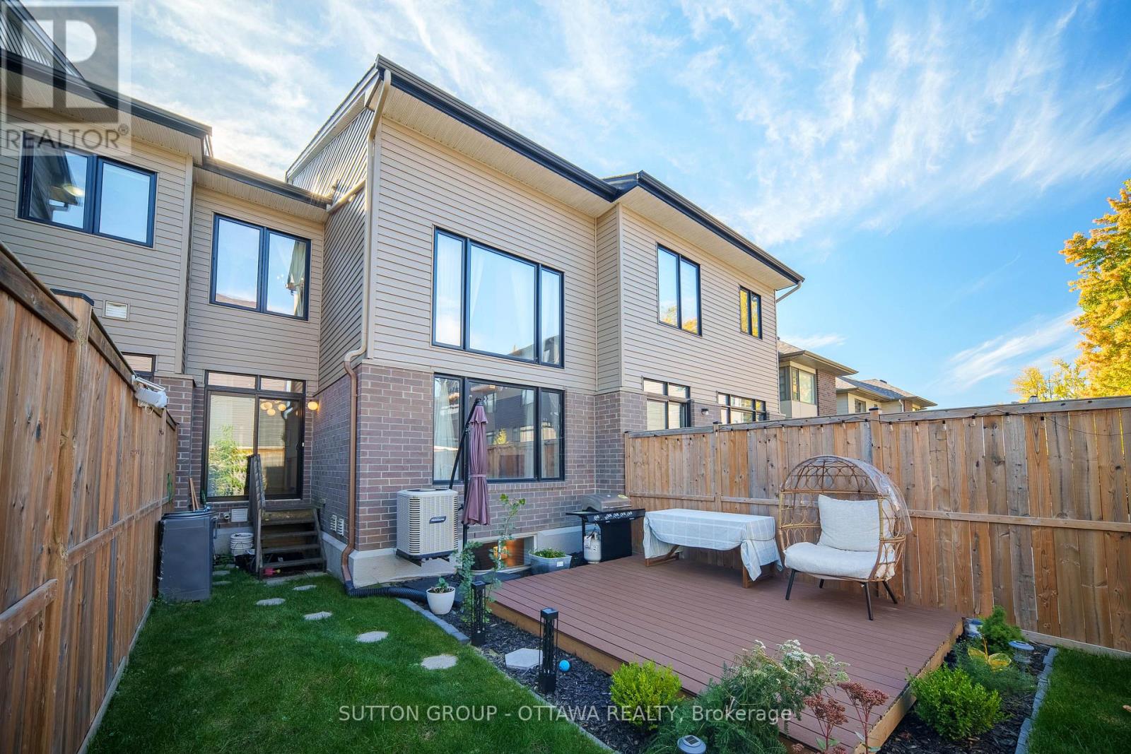 776 Carnelian Crescent