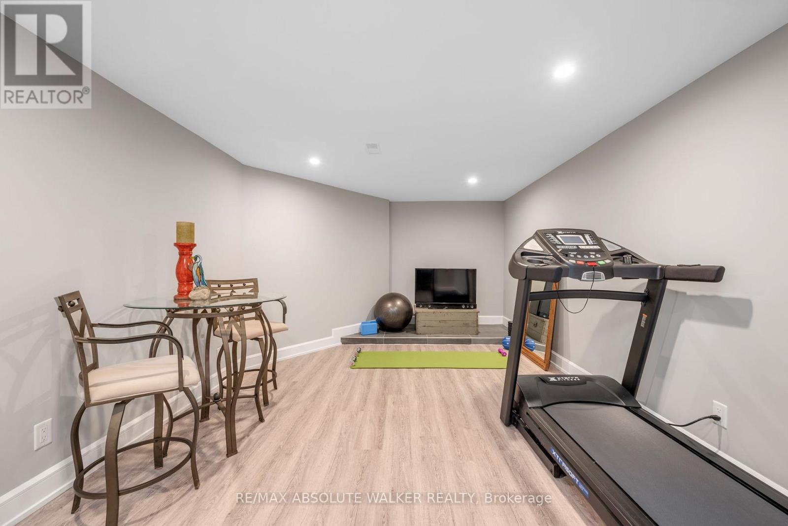 5298 Hillcrest Drive