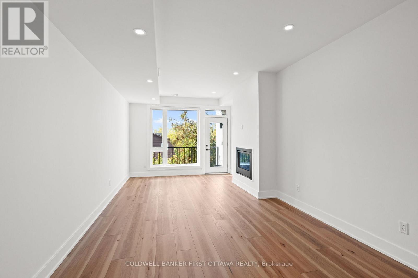 C - 238 Lebreton Street N