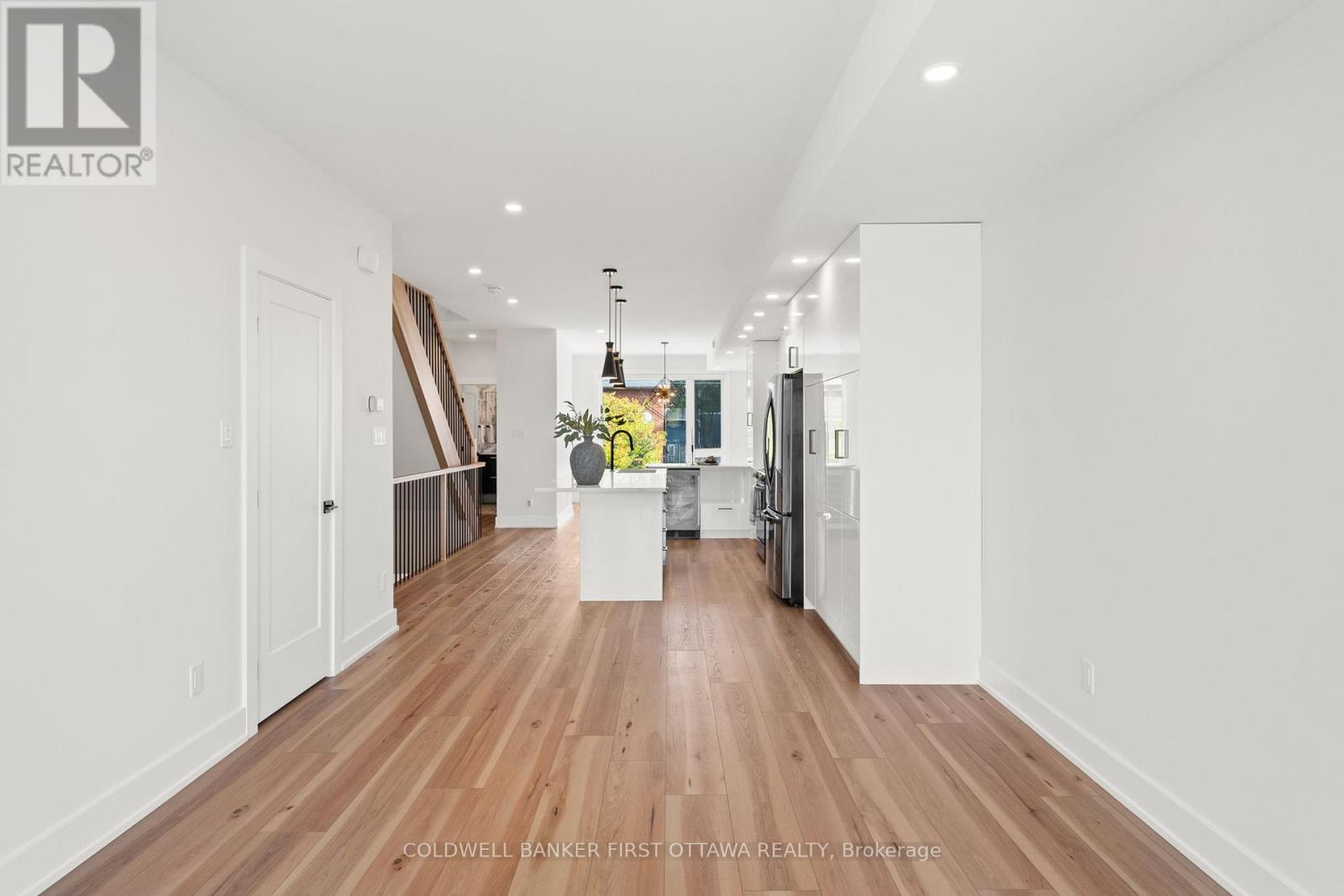 C - 238 Lebreton Street N