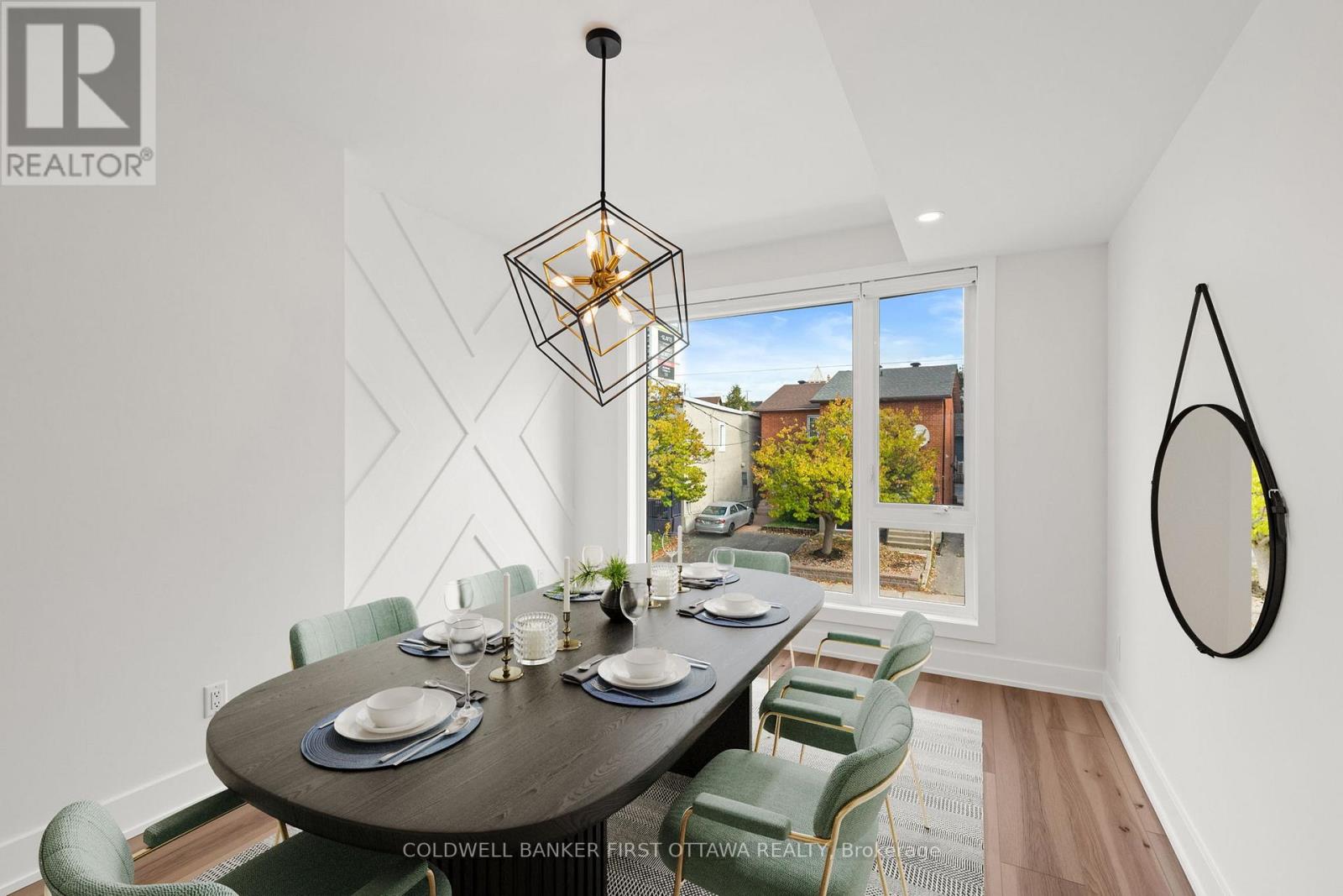 C - 238 Lebreton Street N
