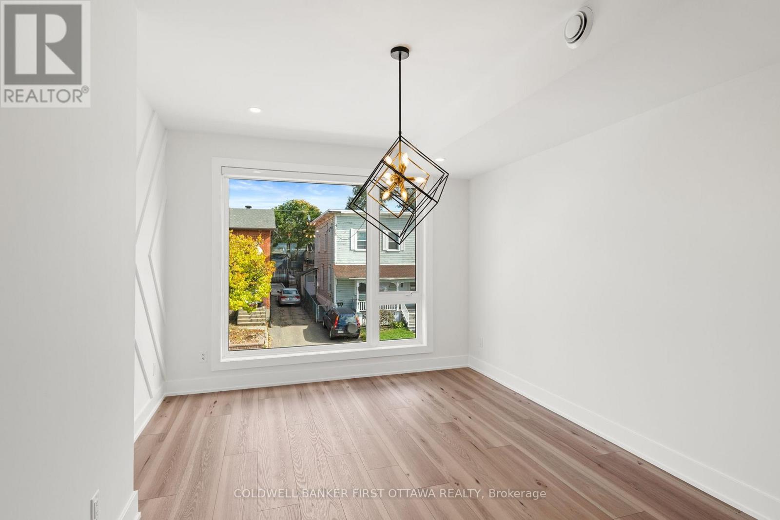 C - 238 Lebreton Street N