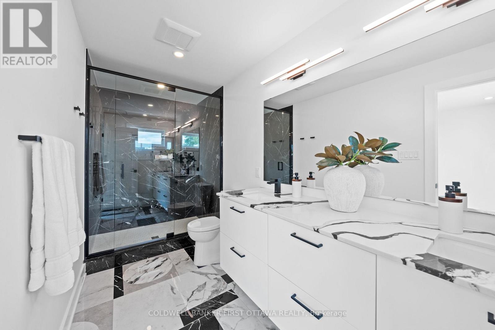 C - 238 Lebreton Street N