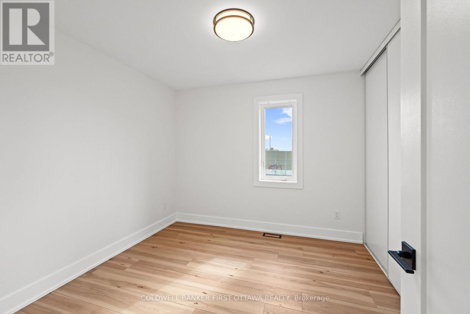 C - 238 Lebreton Street N