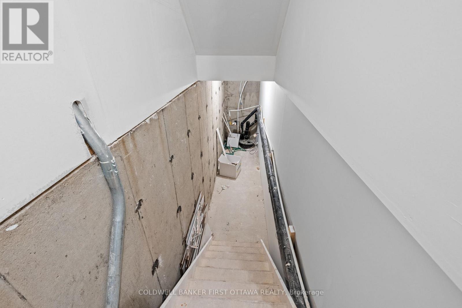 C - 238 Lebreton Street N