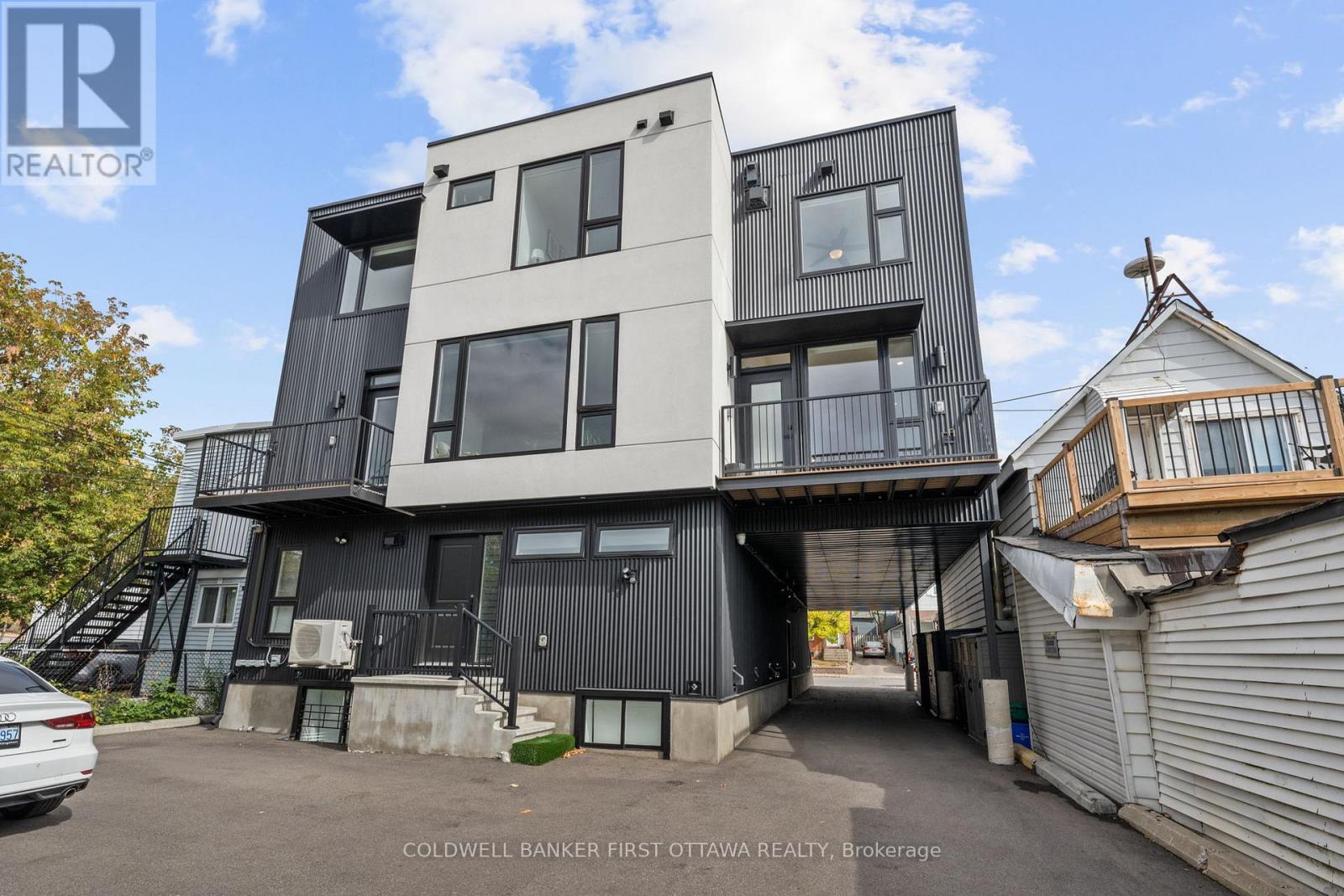 C - 238 Lebreton Street N