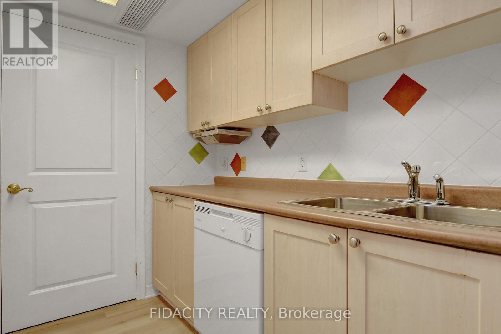 6c - 310 Central Park Drive