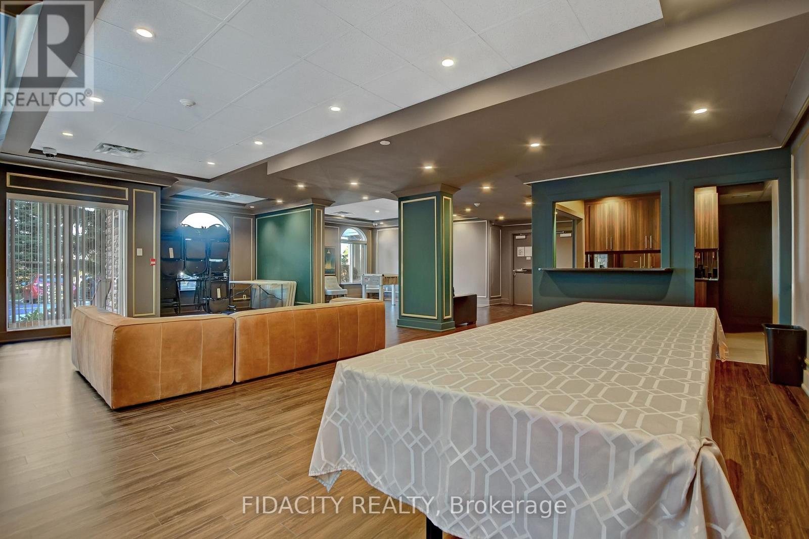 6c - 310 Central Park Drive