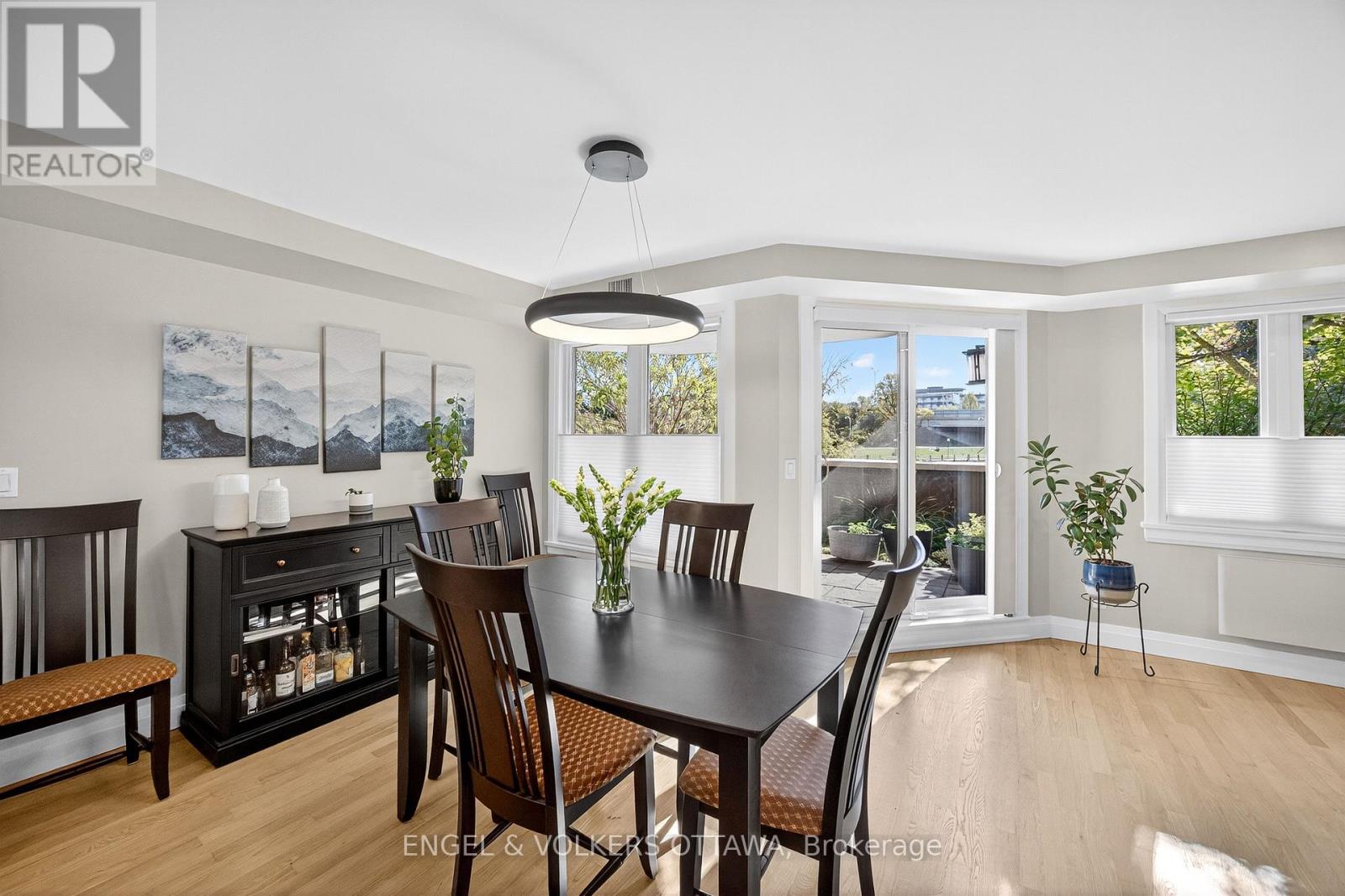 102 - 130 Queen Elizabeth Drive
