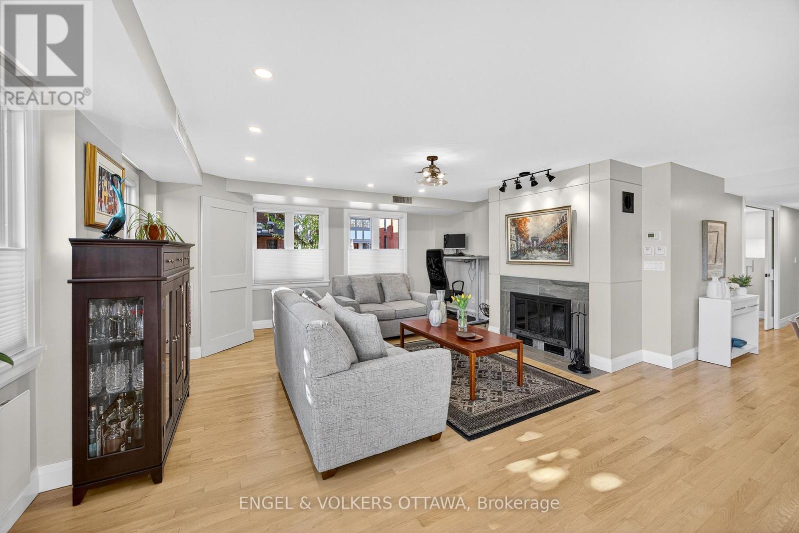 102 - 130 Queen Elizabeth Drive