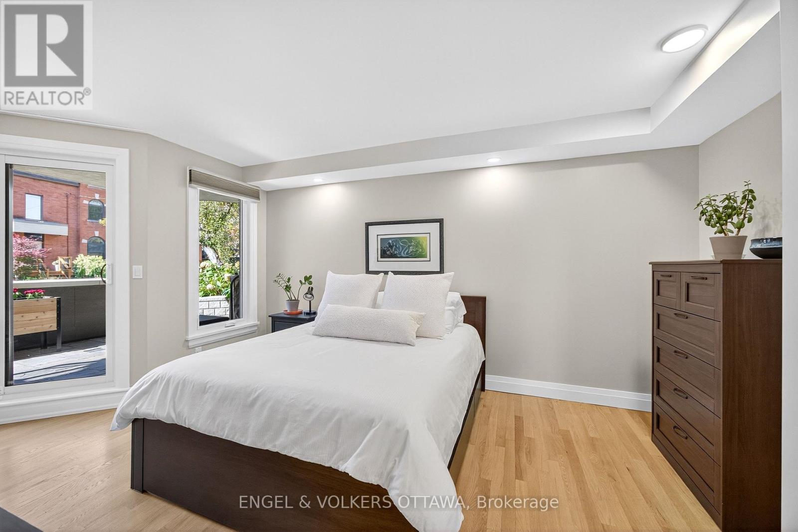 102 - 130 Queen Elizabeth Drive