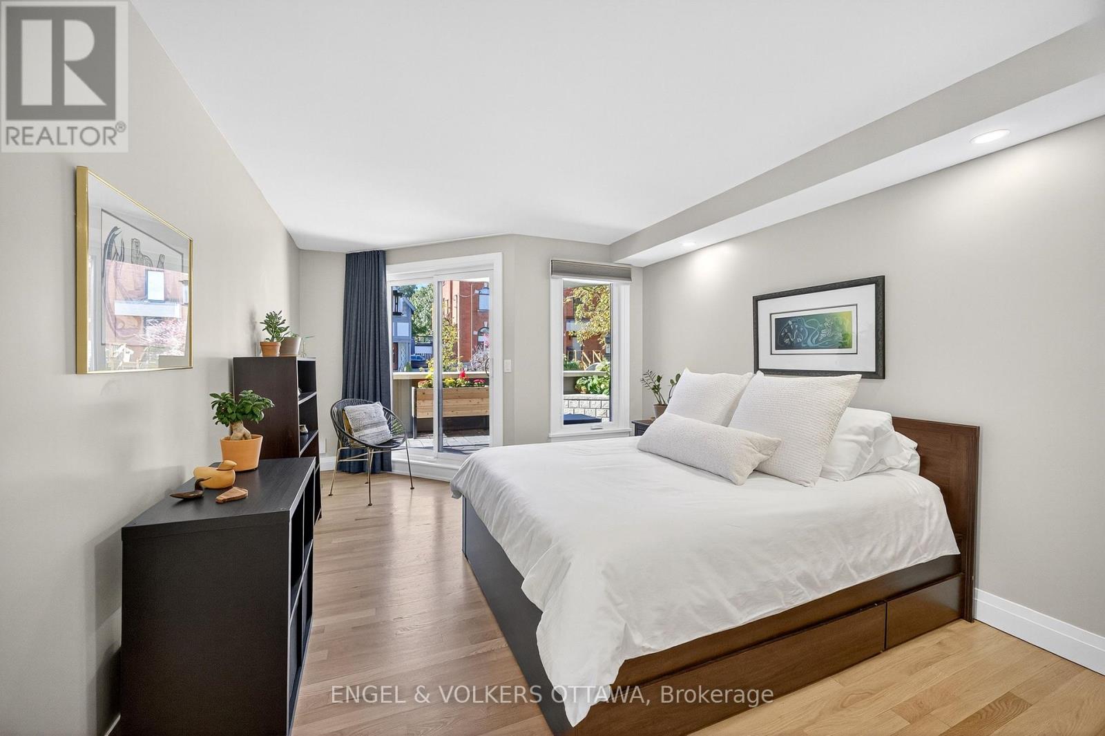 102 - 130 Queen Elizabeth Drive