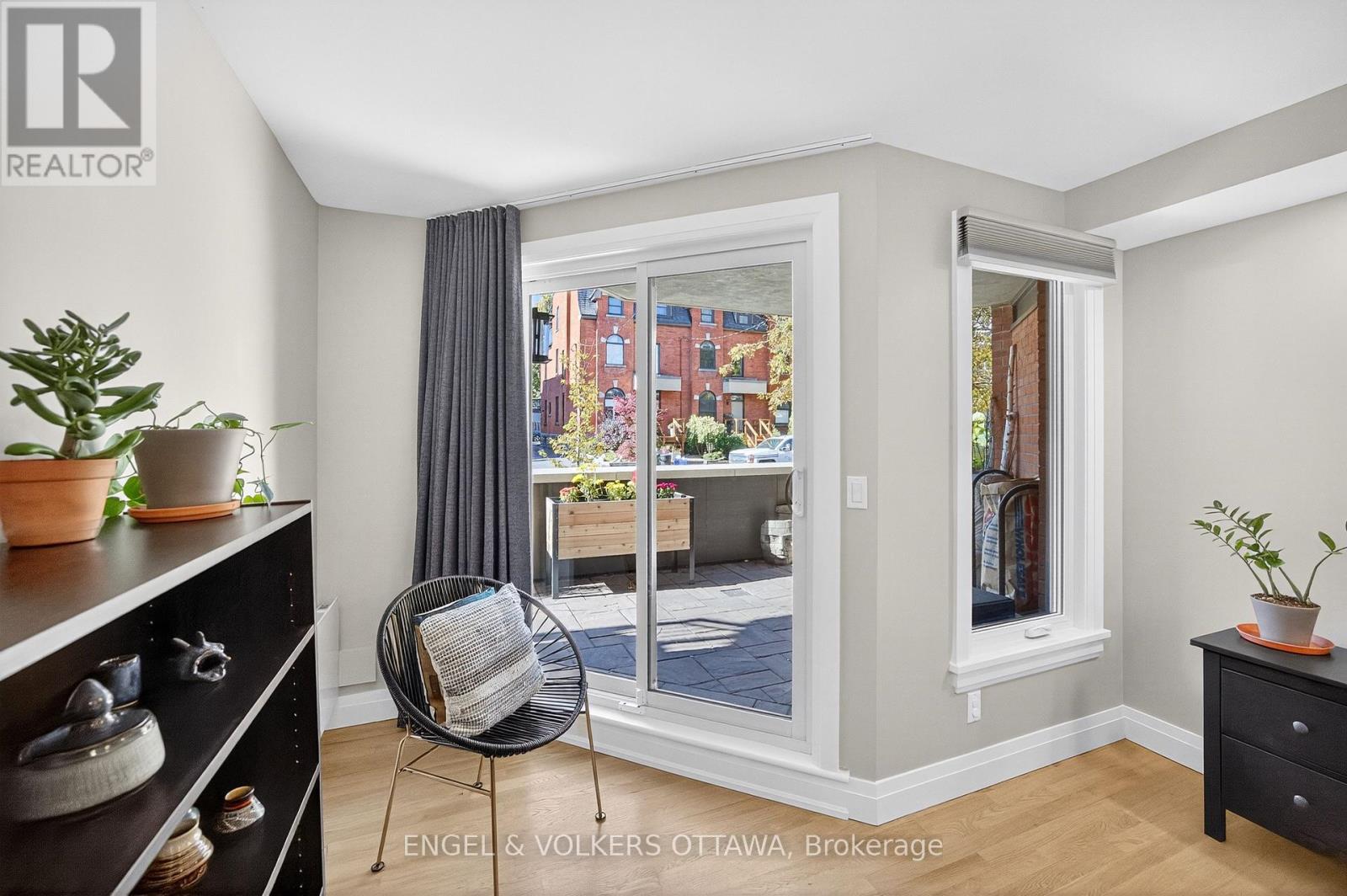 102 - 130 Queen Elizabeth Drive