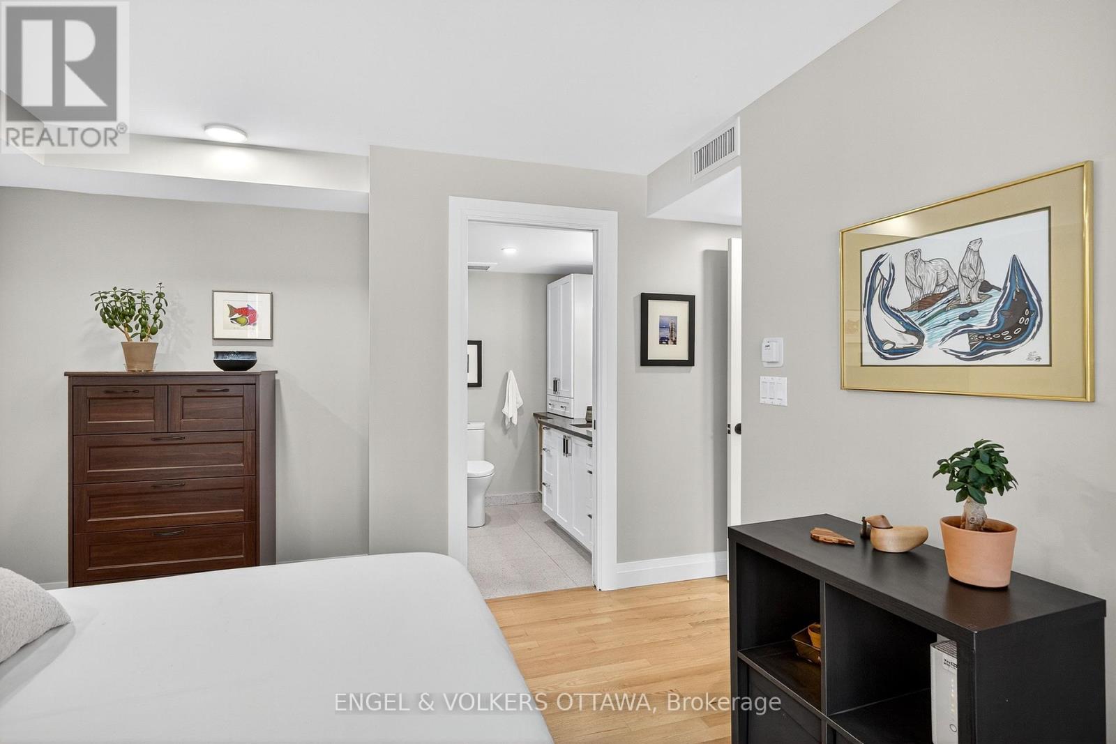 102 - 130 Queen Elizabeth Drive