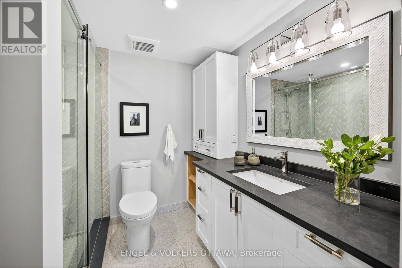 102 - 130 Queen Elizabeth Drive