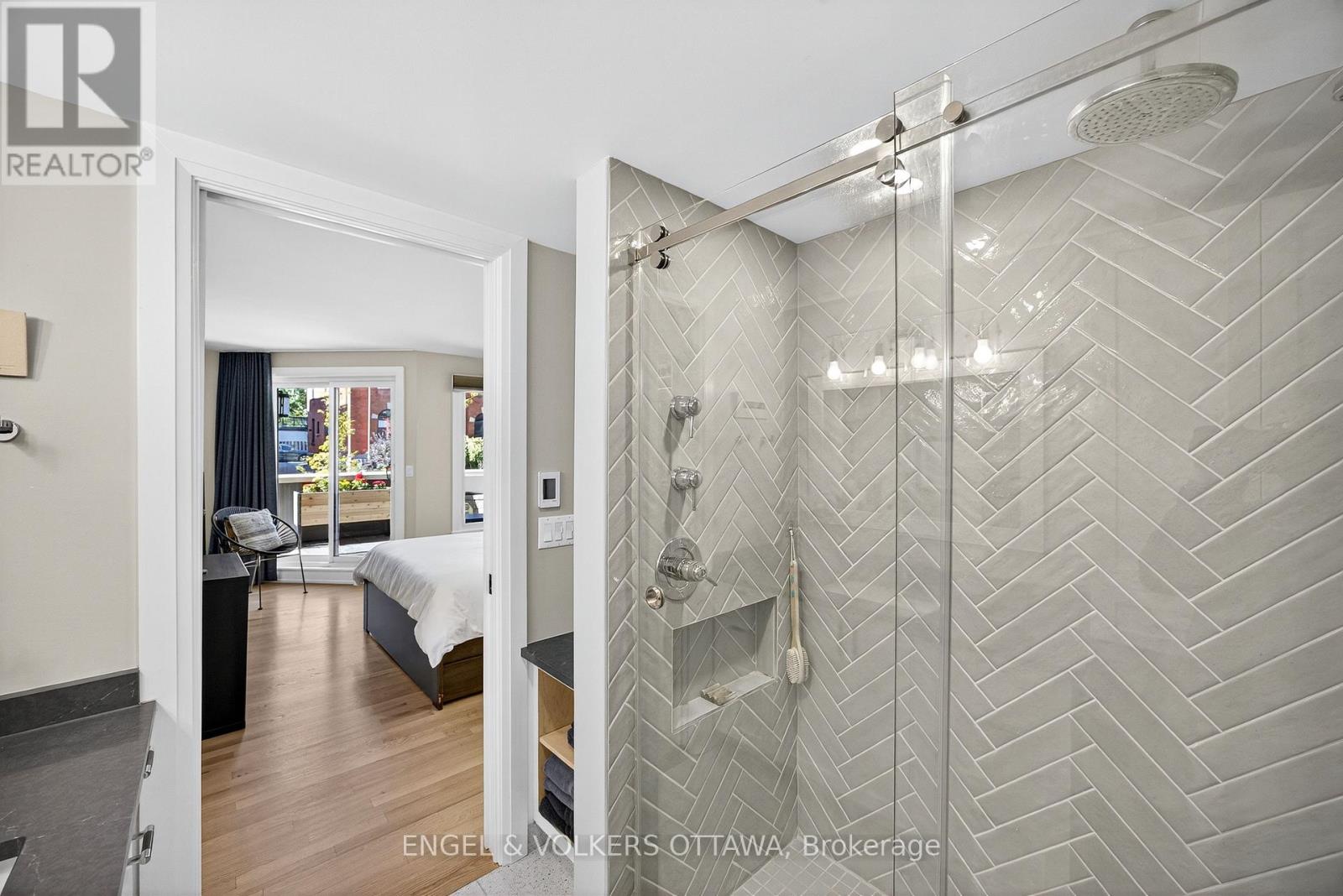 102 - 130 Queen Elizabeth Drive