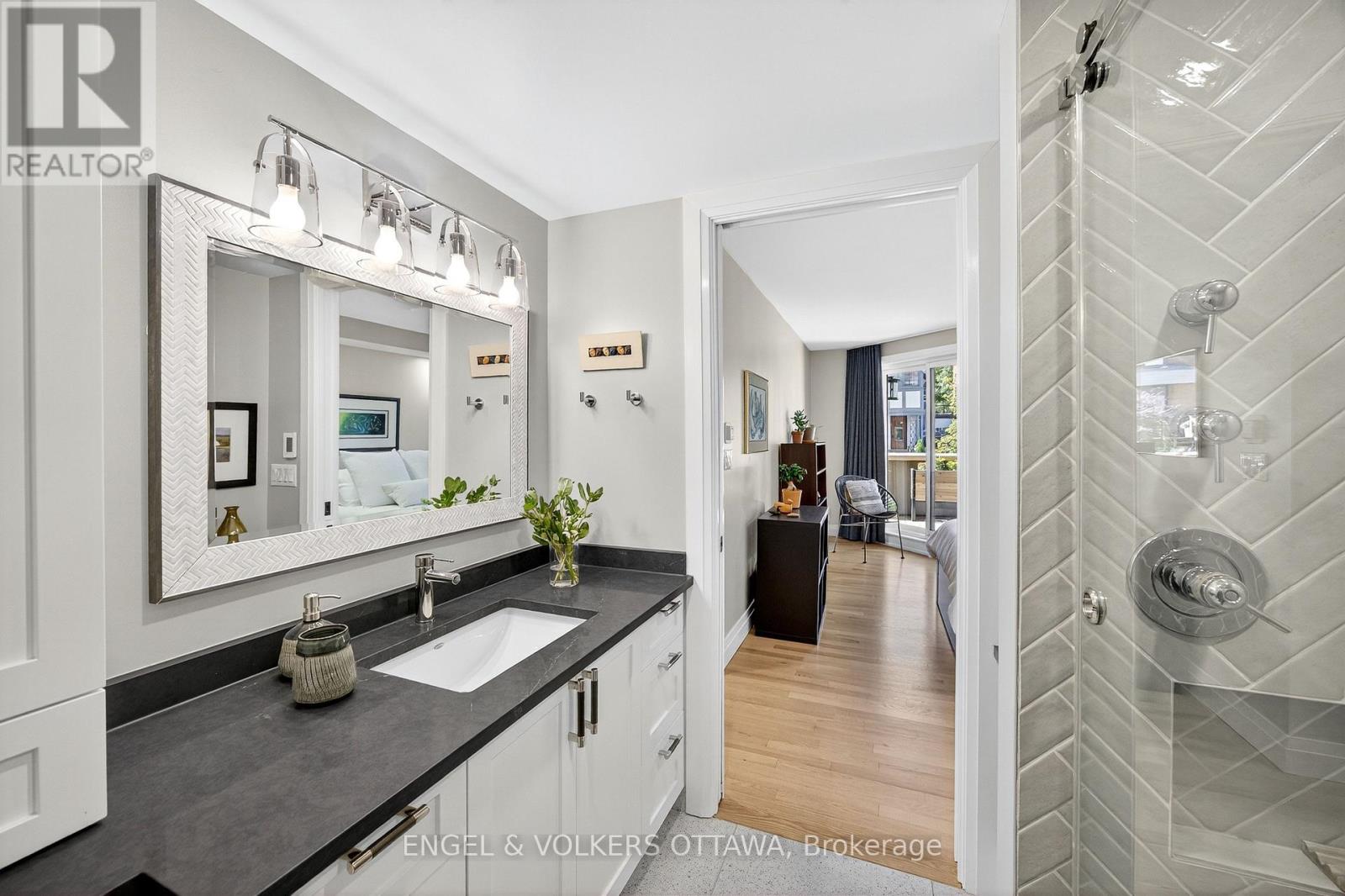 102 - 130 Queen Elizabeth Drive
