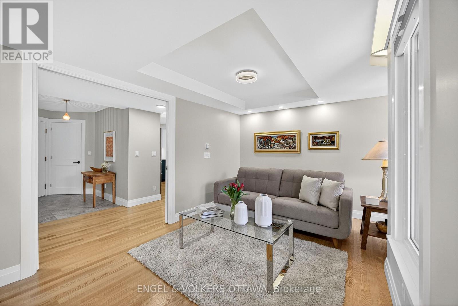 102 - 130 Queen Elizabeth Drive