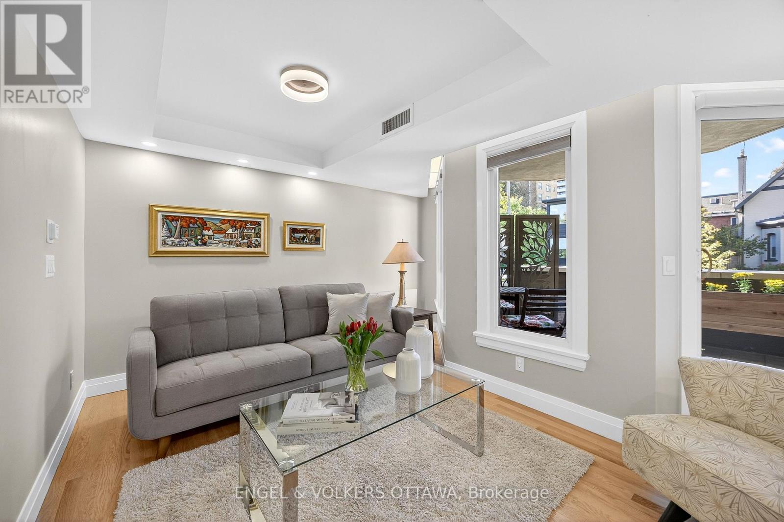 102 - 130 Queen Elizabeth Drive