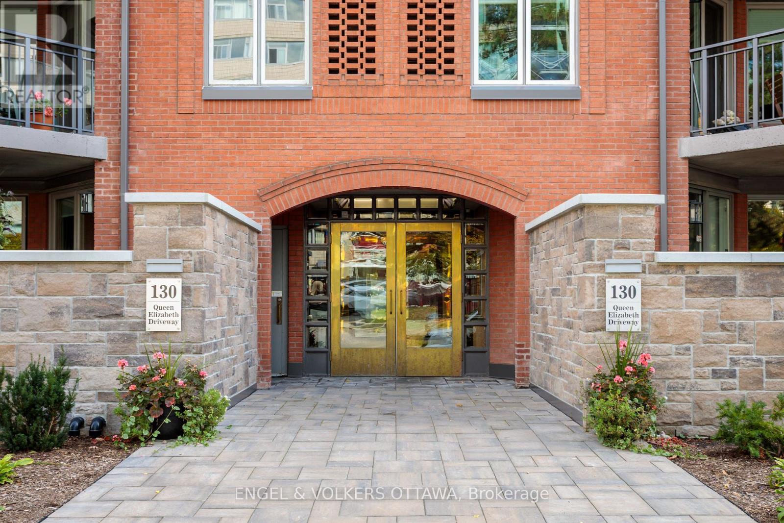 102 - 130 Queen Elizabeth Drive