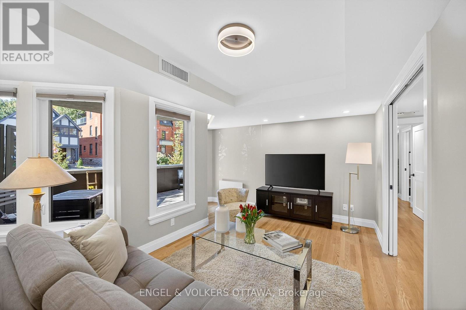 102 - 130 Queen Elizabeth Drive