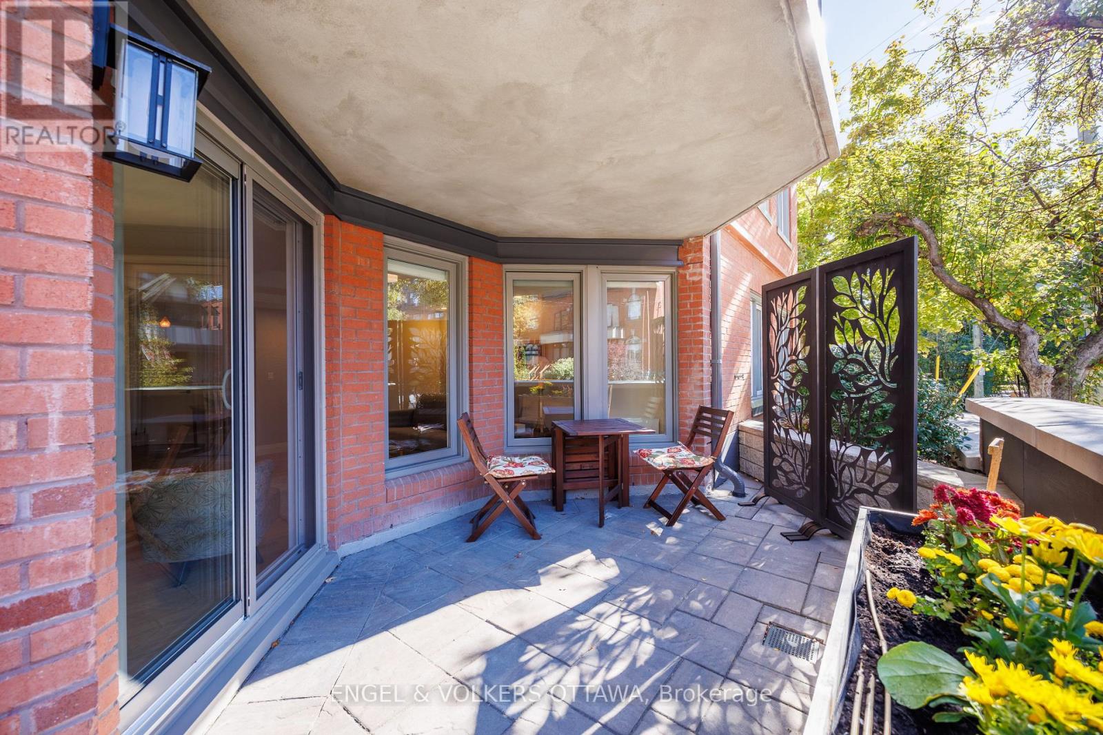 102 - 130 Queen Elizabeth Drive