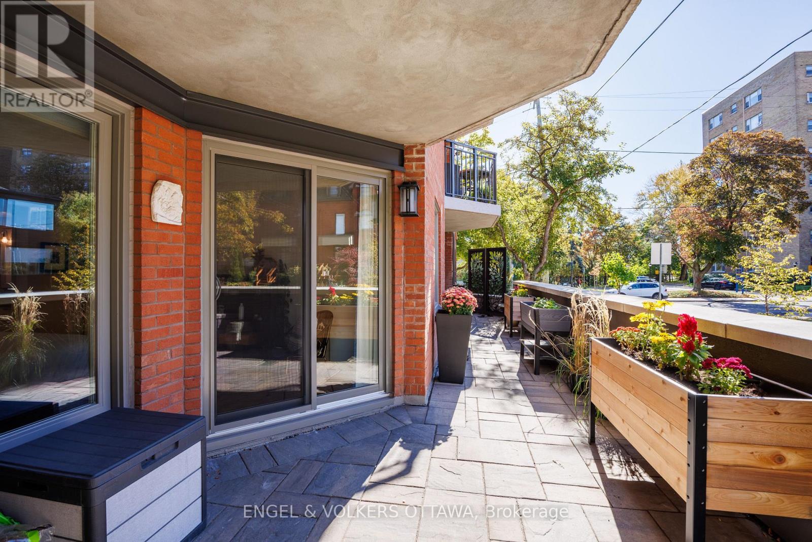 102 - 130 Queen Elizabeth Drive