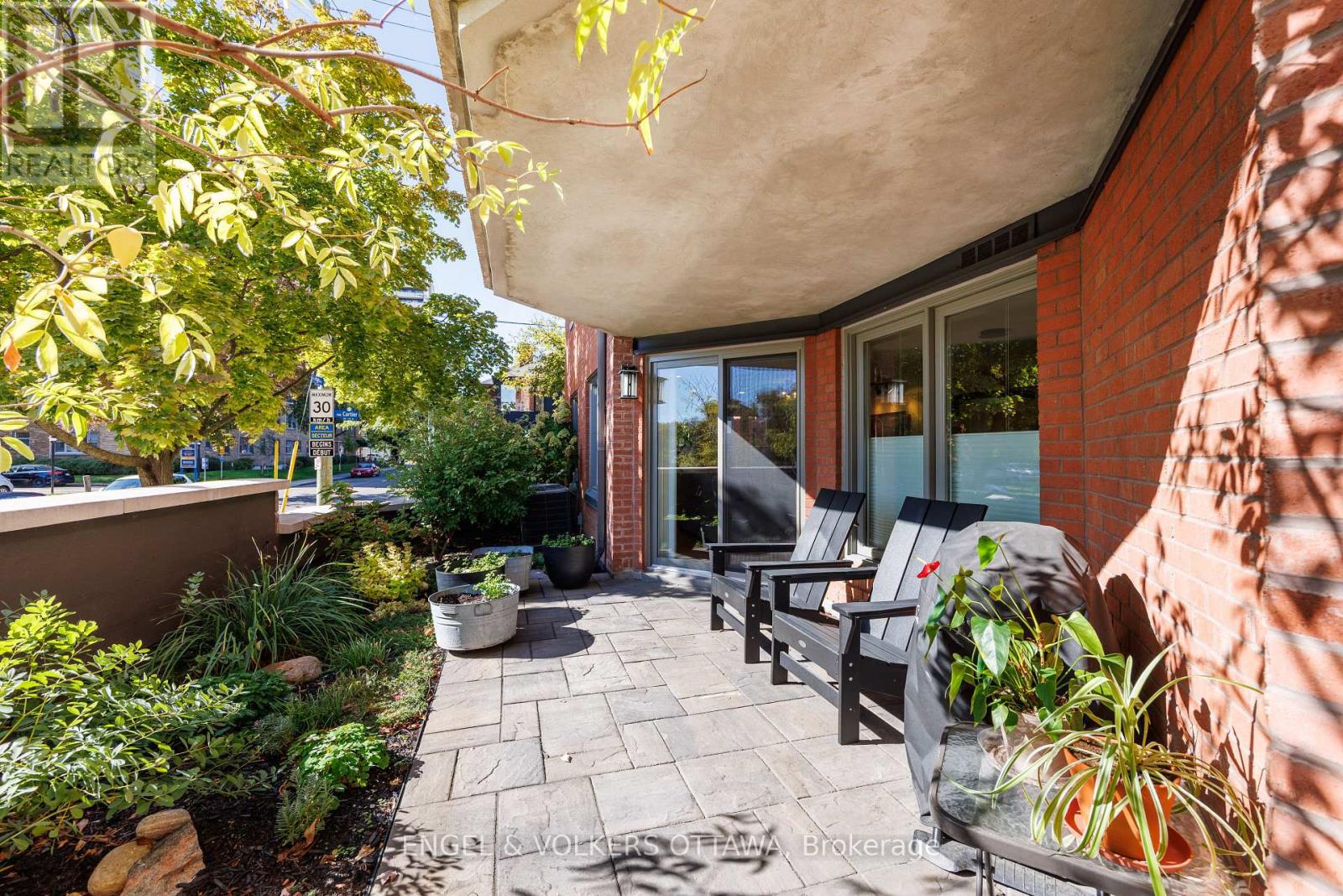 102 - 130 Queen Elizabeth Drive