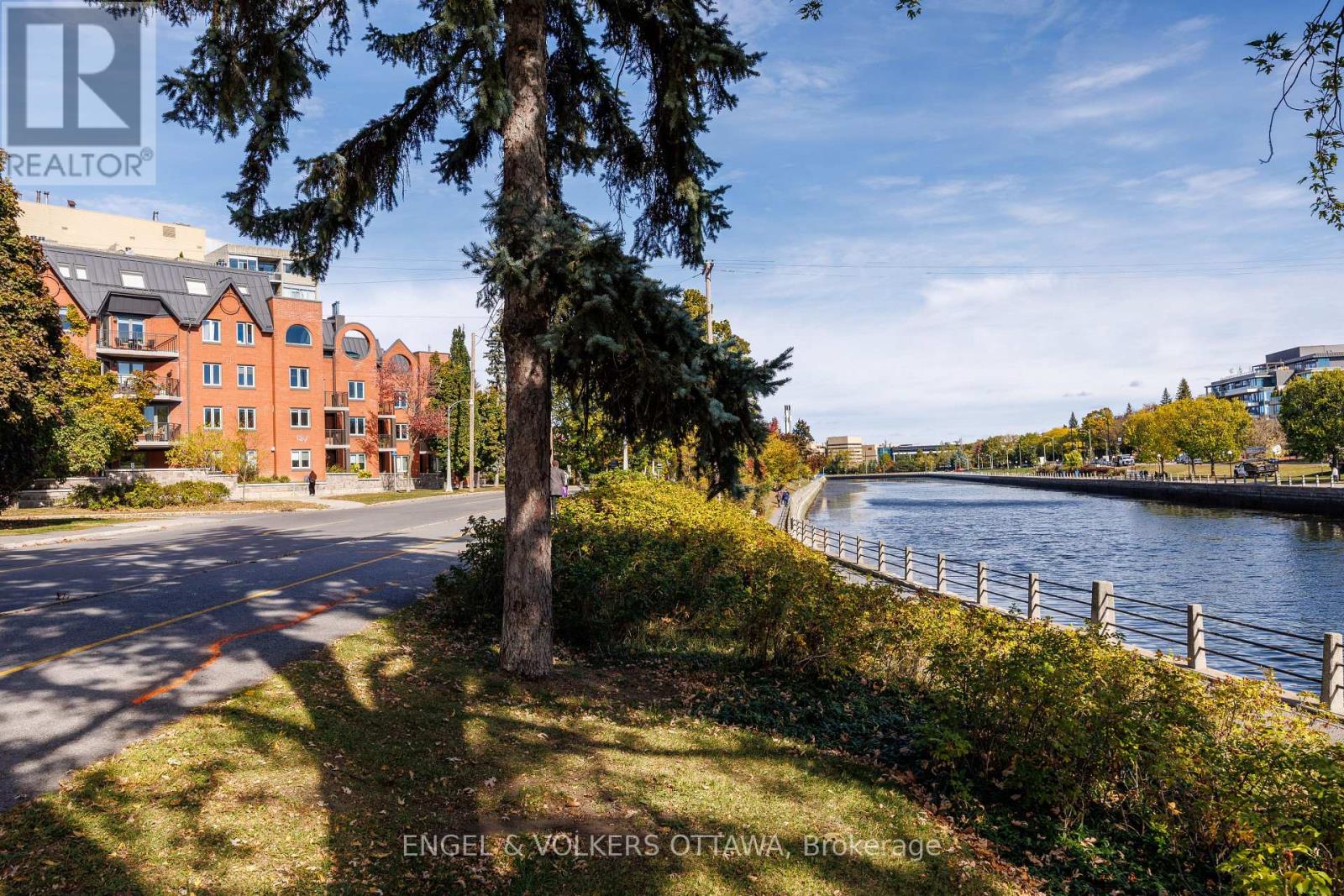 102 - 130 Queen Elizabeth Drive