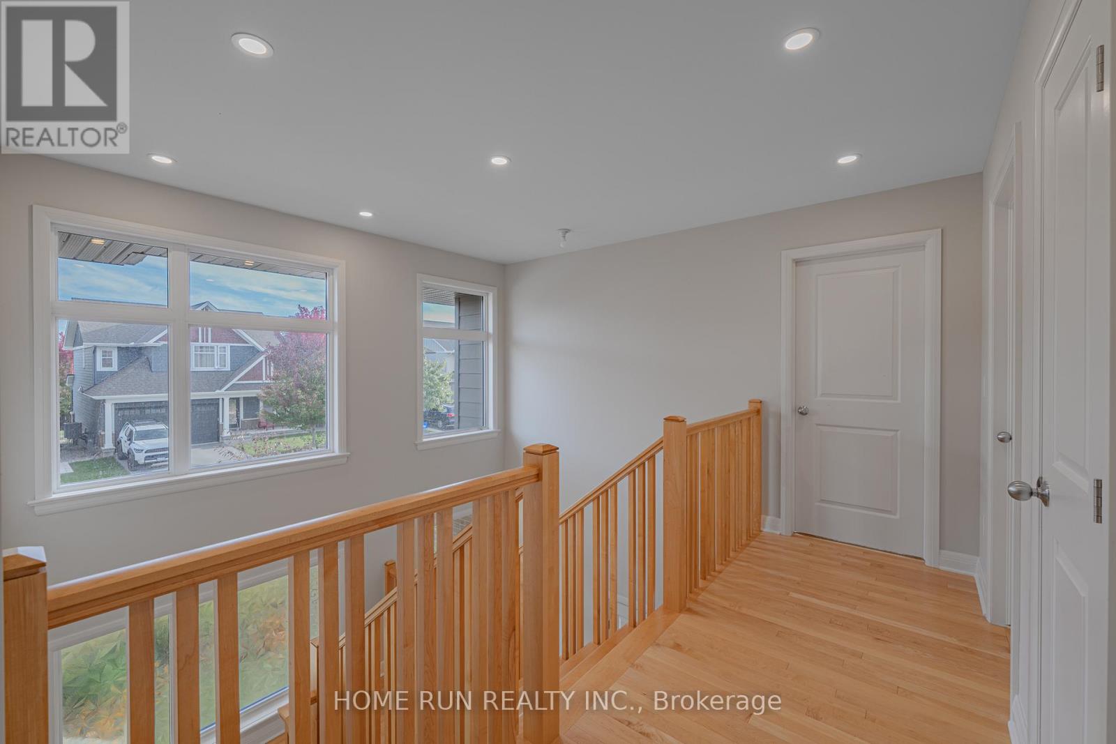 100 Lochhouse Walk