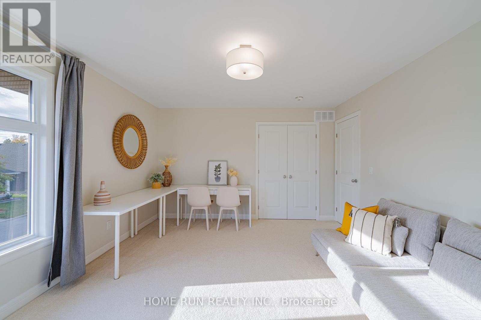 100 Lochhouse Walk